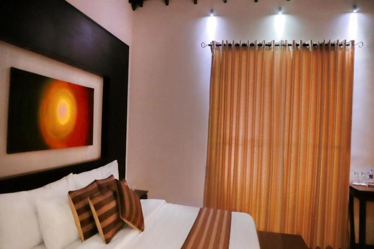 Blue Water Boutique Hotel Negombo Exterior photo