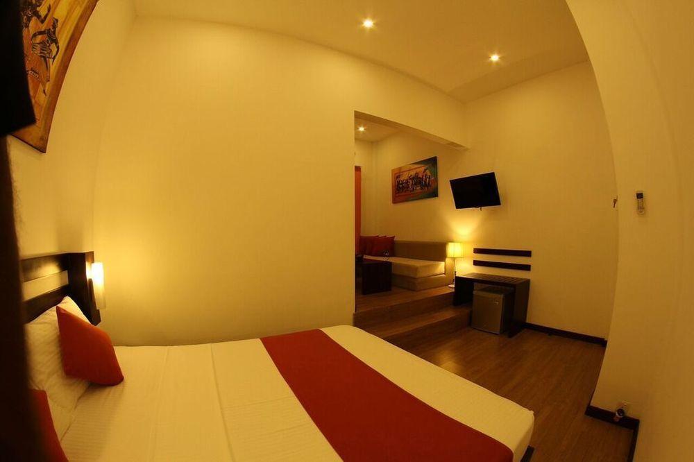 Blue Water Boutique Hotel Negombo Exterior photo