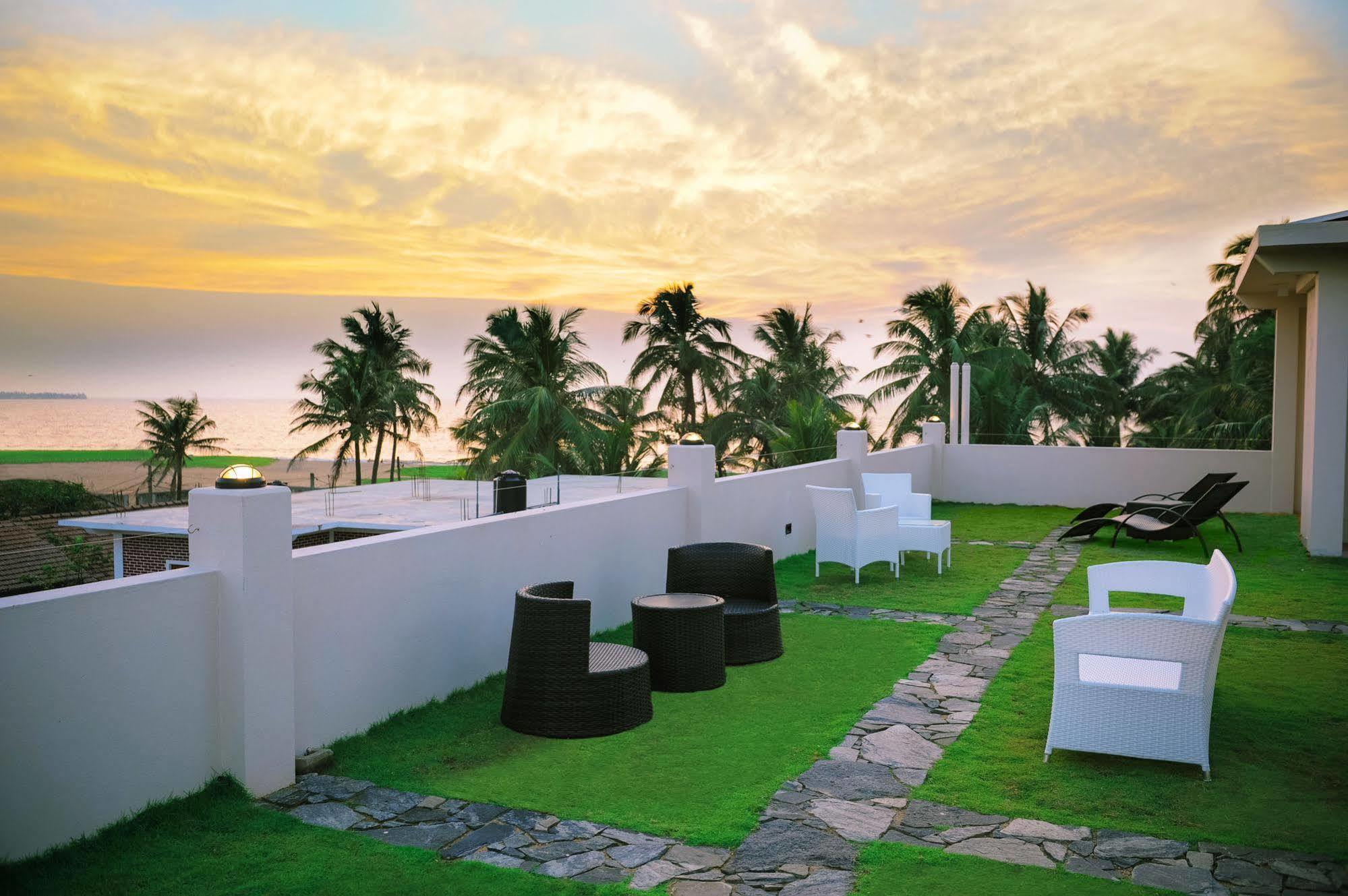 Blue Water Boutique Hotel Negombo Exterior photo