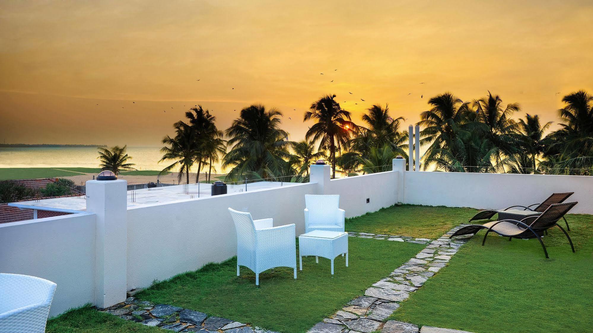 Blue Water Boutique Hotel Negombo Exterior photo