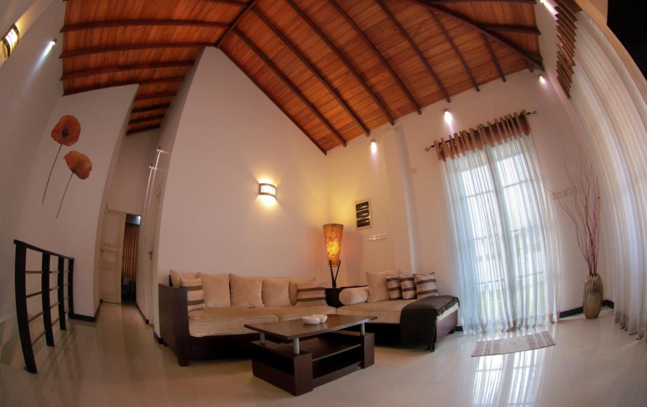 Blue Water Boutique Hotel Negombo Exterior photo