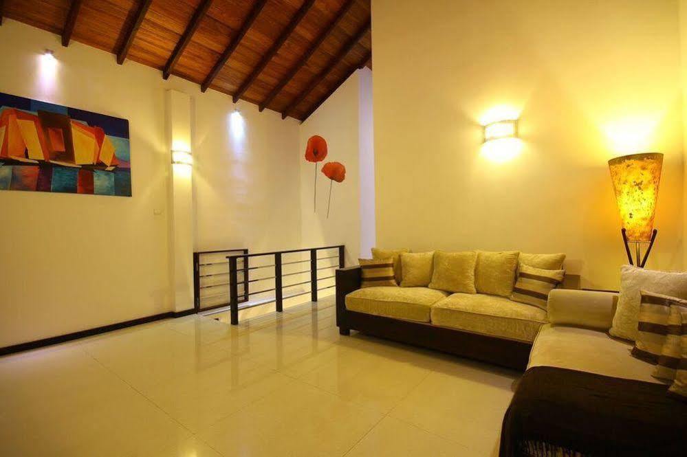 Blue Water Boutique Hotel Negombo Exterior photo